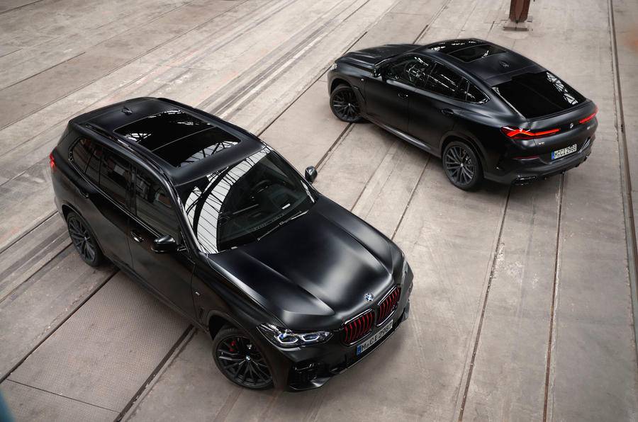 BMW X7 Frozen Black és X6 Black Vermilion egymás mellett