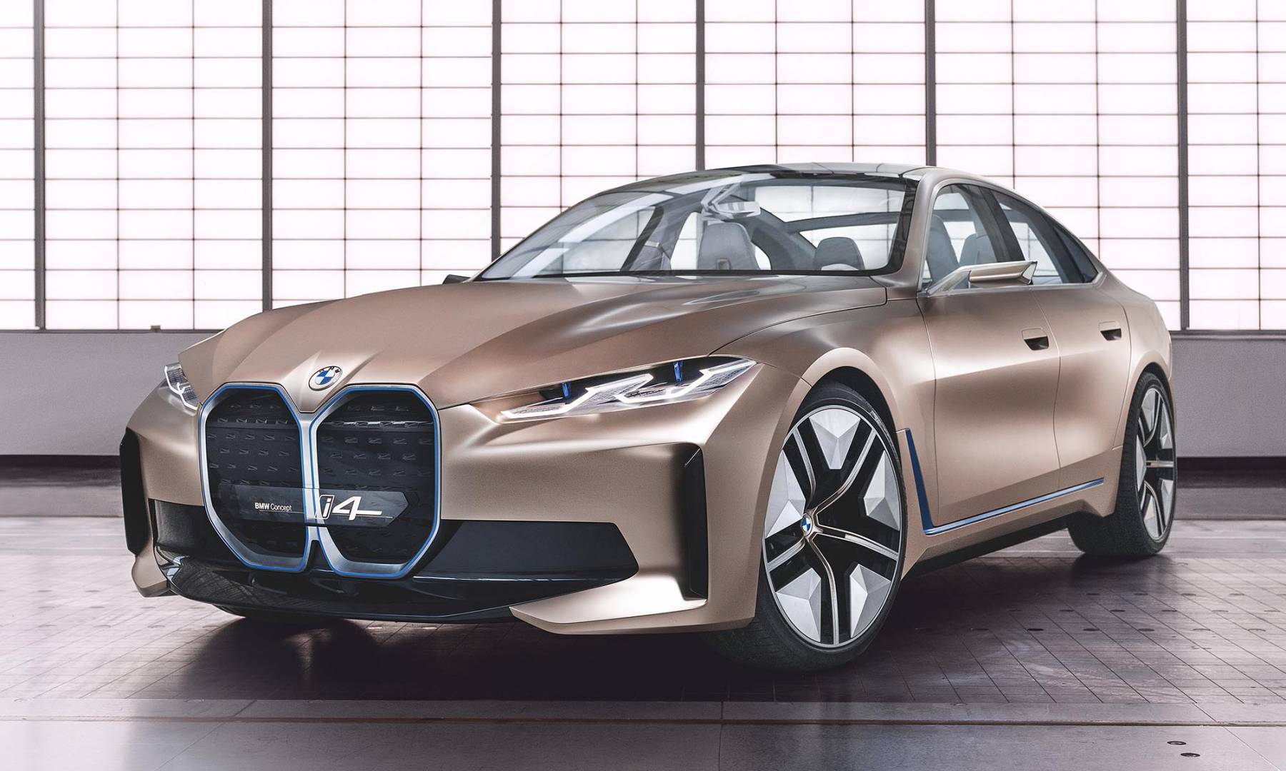 2021-es BMW i4 látványterv szemből