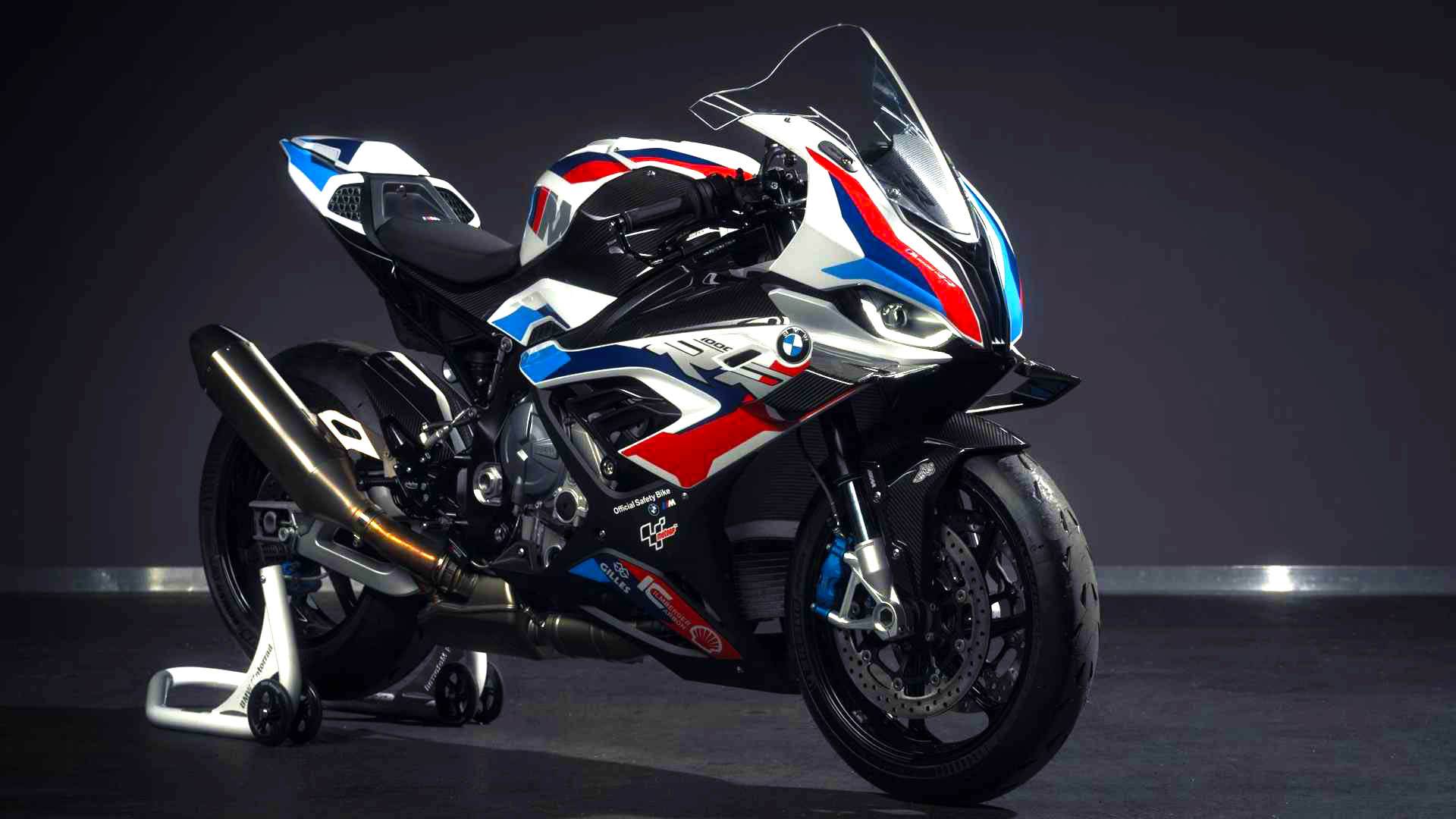 BMW M 1000 RR MotoGP Safety Bike féloldalasan