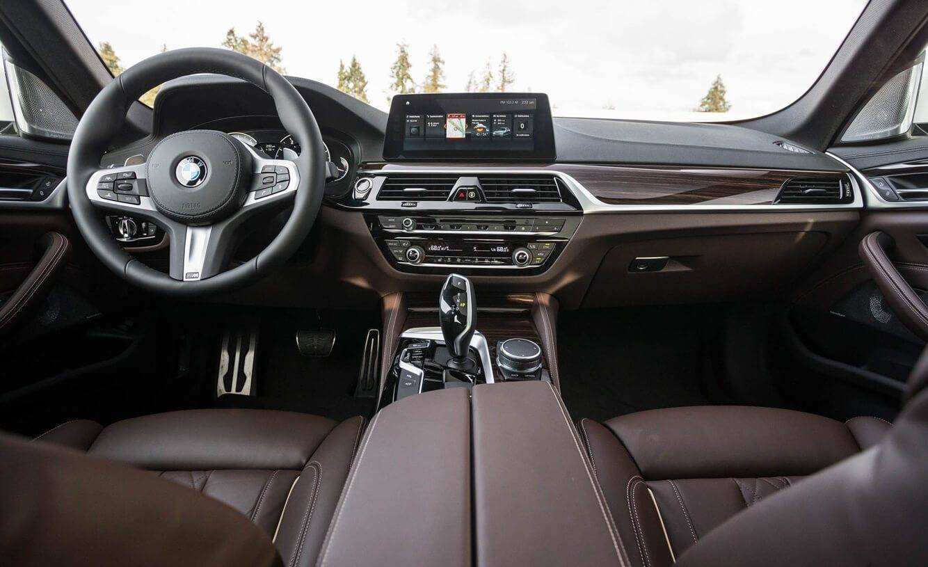 BMW 5-ös széria oldalról