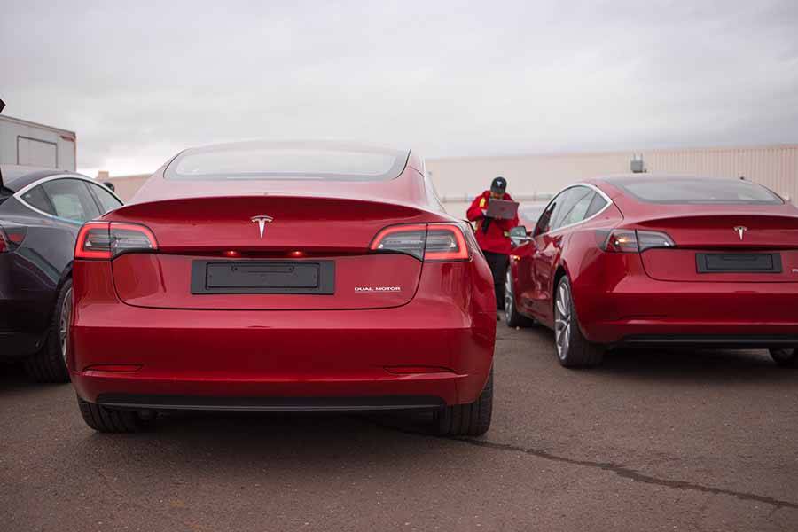 2018-as Tesla Model 3-ak hátulról