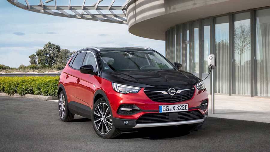 2019-es Opel Grandland X Plug-In Hybrid4 töltése