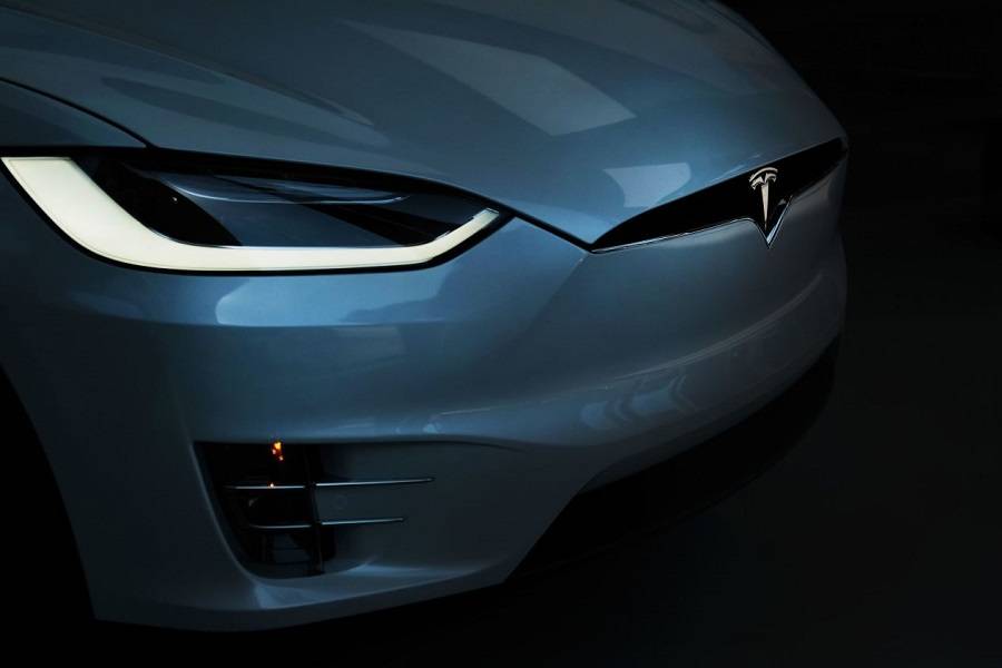 Tesla Model X jobb oldali frontrésze